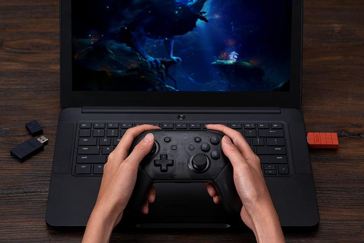 8Bitdo Adaptateur Wireless USB Version 2 pour Windows/Raspberry Pi/Steam Deck/Xbox/PS5/Nintendo Switch - Manettes - 8Bitdo - Shop Just for Games