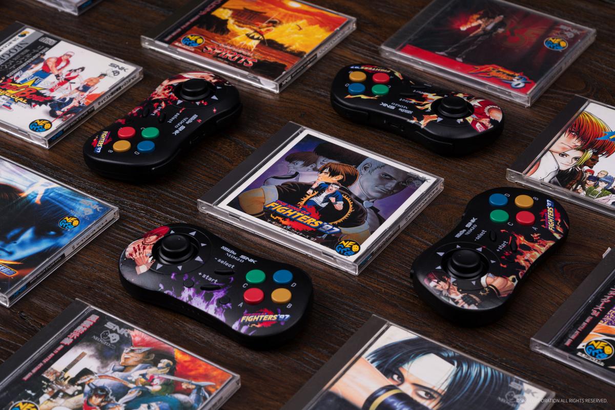Iori Yagami Edition : 8Bitdo Manette Bluetooth Style SNK Neo Geo - compatible PC Windows, Android & Neo Geo Mini - Manettes - 8Bitdo - Shop Just for Games