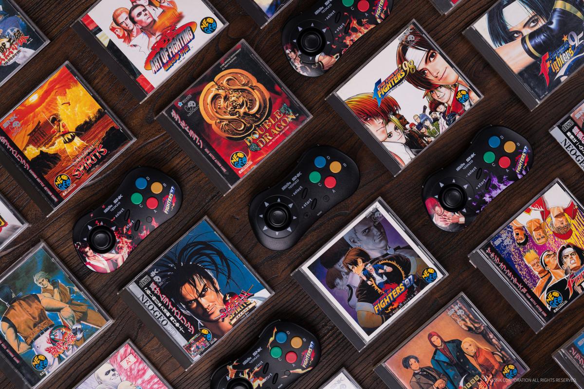 Iori Yagami Edition : 8Bitdo Manette Bluetooth Style SNK Neo Geo - compatible PC Windows, Android & Neo Geo Mini - Manettes - 8Bitdo - Shop Just for Games